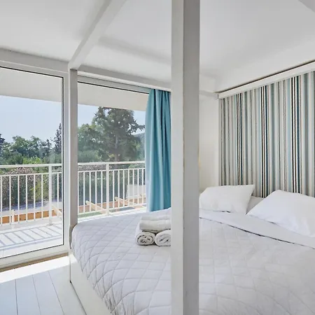 Gerakas Belvedere & 4* Vasilikí