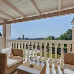 מלון Gerakas Belvedere & 4*